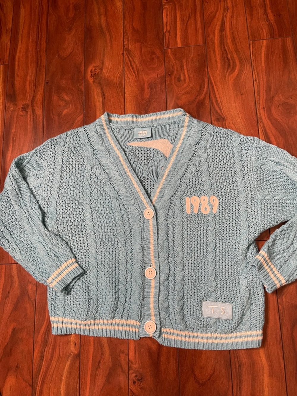 Taylor Swift 1989 Oversized Cable Knit Cardigan - Picture 5 of 10